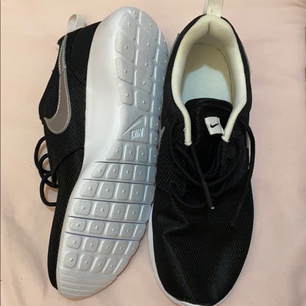 Nike Roshe Sneakers